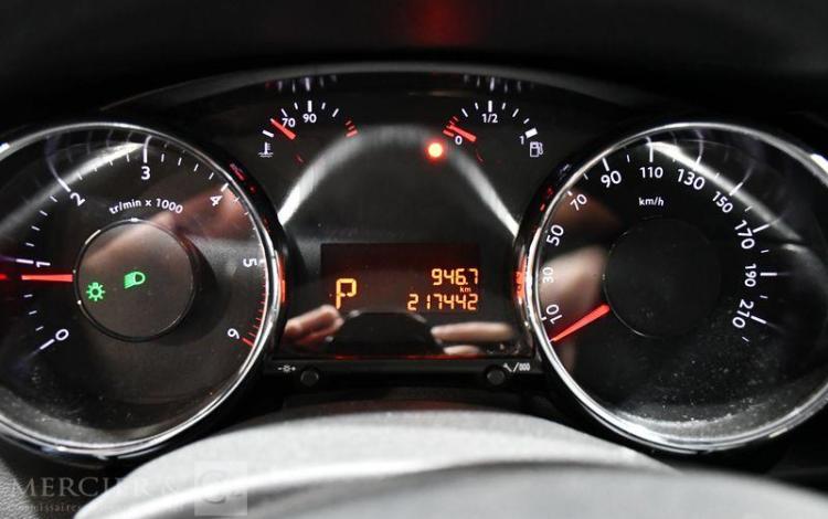 PEUGEOT 3008 1,6 BLUE HDI 120CH STYLE GRIS DZ-621-DS