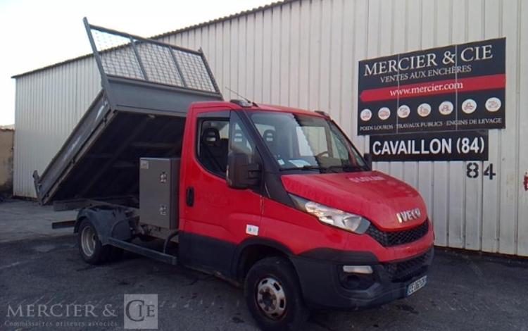 IVECO 35-130 BENNE SIMPLE CABINE COFFRE ROUGE EE-062-CH
