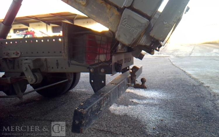 IVECO 35-130 BENNE SIMPLE CABINE COFFRE ROUGE EE-062-CH