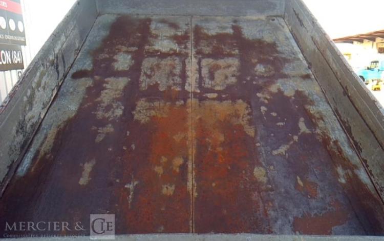 IVECO 35-130 BENNE SIMPLE CABINE COFFRE ROUGE EE-062-CH