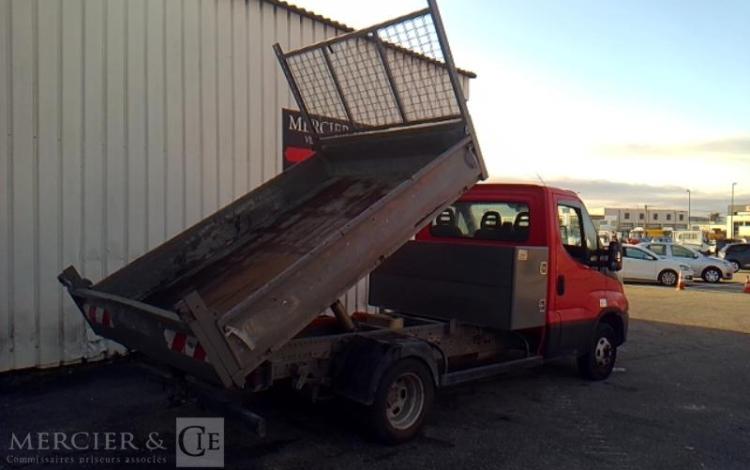 IVECO 35-130 BENNE SIMPLE CABINE COFFRE ROUGE EE-062-CH