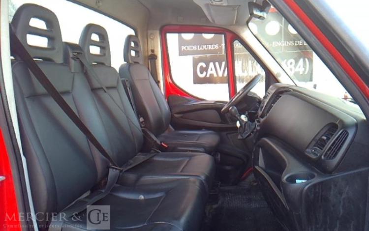 IVECO 35-130 BENNE SIMPLE CABINE COFFRE ROUGE EE-062-CH