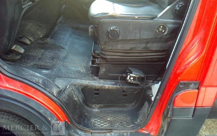 IVECO 35-130 BENNE SIMPLE CABINE COFFRE ROUGE EE-062-CH