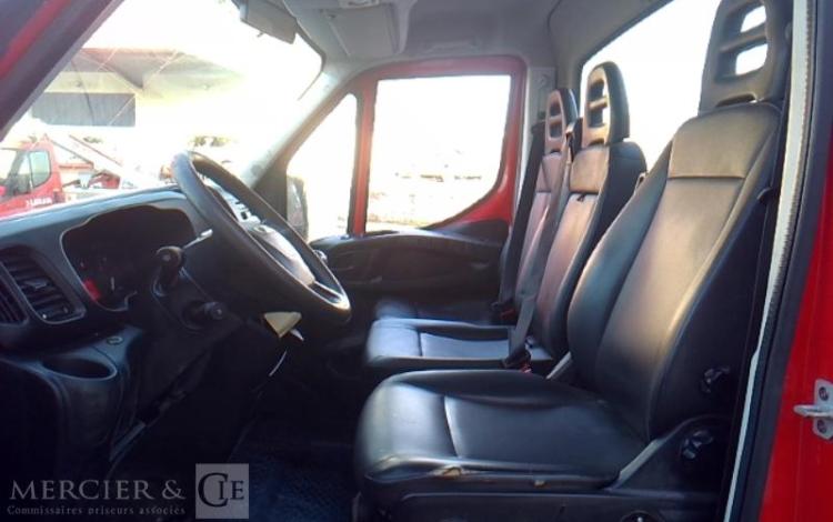 IVECO 35-130 BENNE SIMPLE CABINE COFFRE ROUGE EE-062-CH