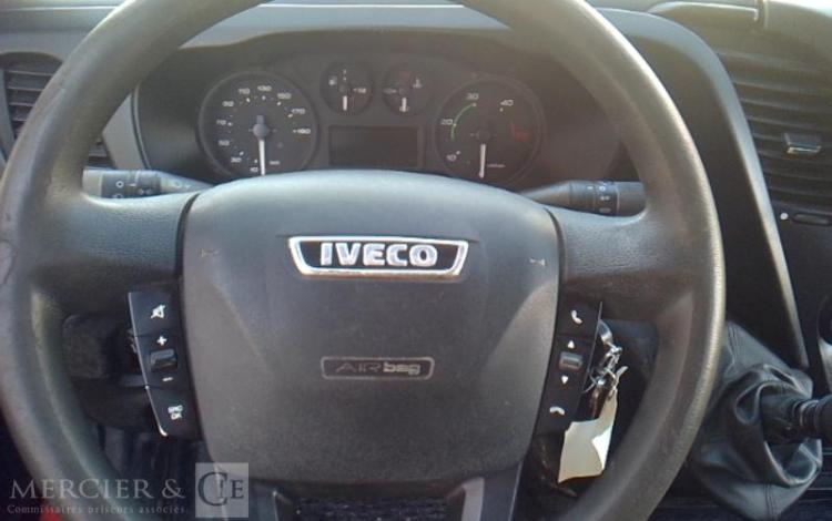 IVECO 35-130 BENNE SIMPLE CABINE COFFRE ROUGE EE-062-CH