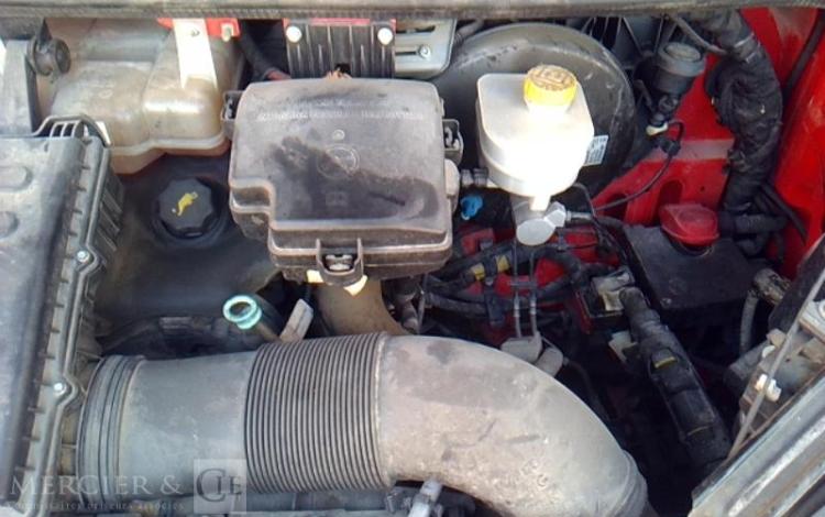 IVECO 35-130 BENNE SIMPLE CABINE COFFRE ROUGE EE-062-CH