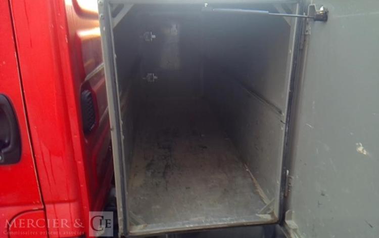 IVECO 35-130 BENNE SIMPLE CABINE COFFRE ROUGE EE-062-CH