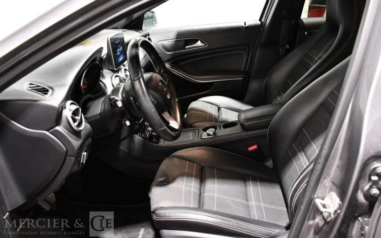 MERCEDES GLA 2.2 200 CDI 135 SENSATION 4MATIC 7G-DCT BVA GRIS EE-394-DD