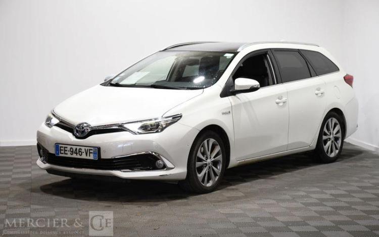 TOYOTA AURIS TOURING BLANC EE-946-VF