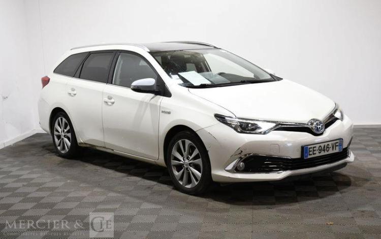 TOYOTA AURIS TOURING BLANC EE-946-VF