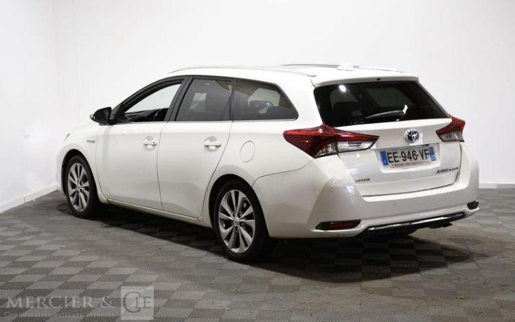 TOYOTA AURIS TOURING BLANC EE-946-VF