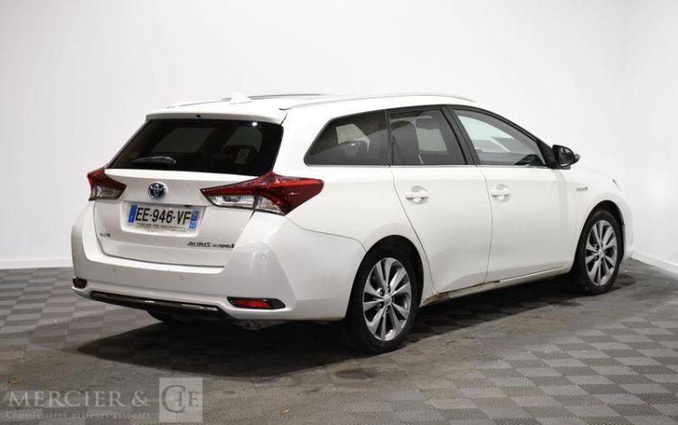 TOYOTA AURIS TOURING BLANC EE-946-VF