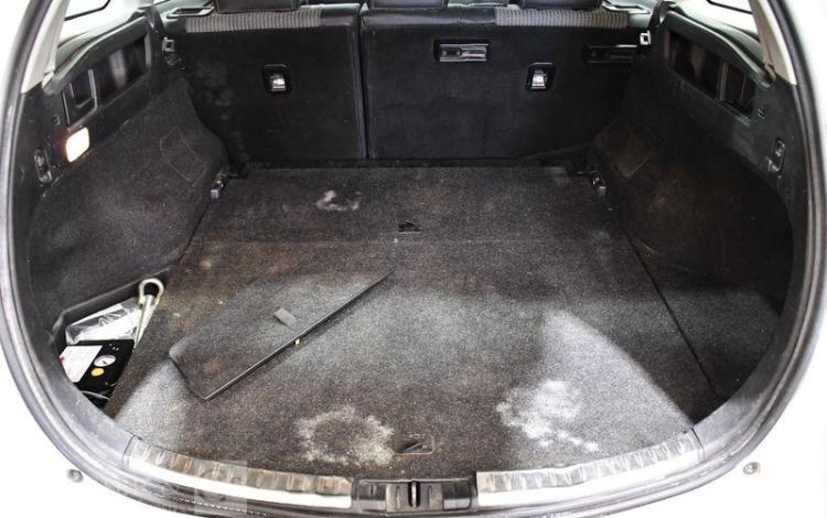 TOYOTA AURIS TOURING BLANC EE-946-VF