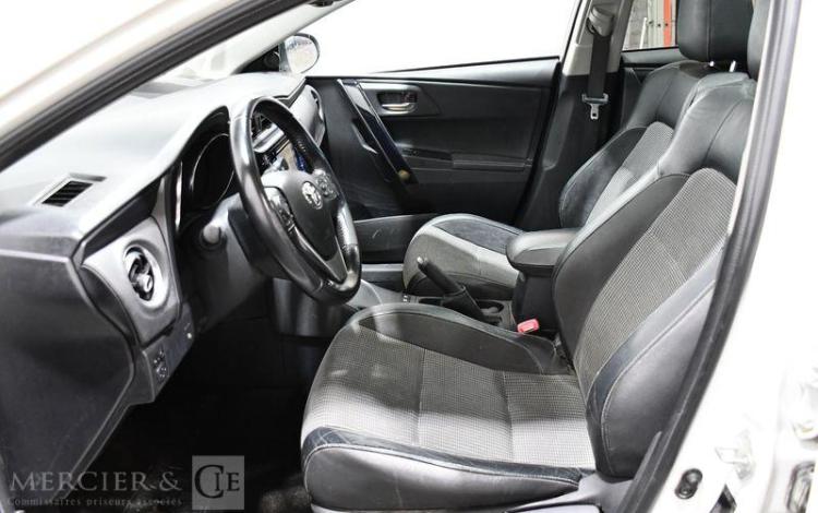 TOYOTA AURIS TOURING BLANC EE-946-VF