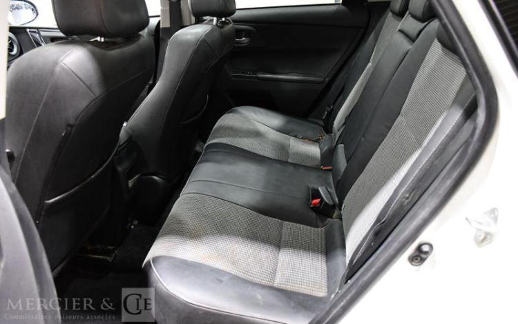 TOYOTA AURIS TOURING BLANC EE-946-VF