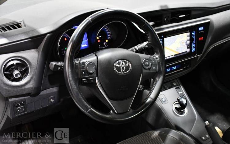 TOYOTA AURIS TOURING BLANC EE-946-VF