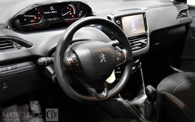 PEUGEOT 208 A,E ACTIVE ROUGE EF-781-XS