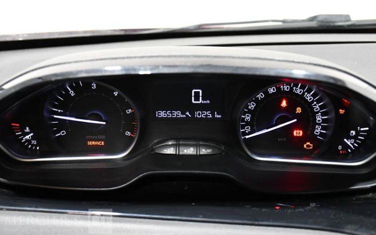 PEUGEOT 208 A,E ACTIVE ROUGE EF-781-XS