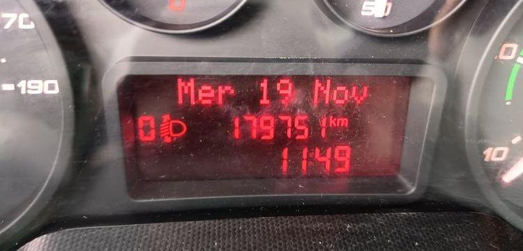 IVECO DAILY 35C13  BENNE AVEC COFFRE ACIER DIESEL – 179751 KMS – ANNEE 2016 ROUGE EG-549-AG