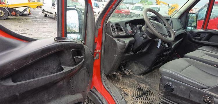 IVECO DAILY 35C13  BENNE AVEC COFFRE ACIER DIESEL – 179751 KMS – ANNEE 2016 ROUGE EG-549-AG