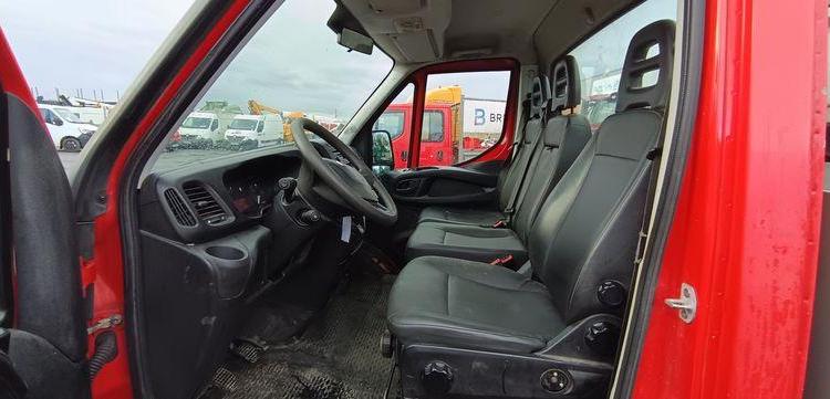 IVECO DAILY 35C13  BENNE AVEC COFFRE ACIER DIESEL – 179751 KMS – ANNEE 2016 ROUGE EG-549-AG