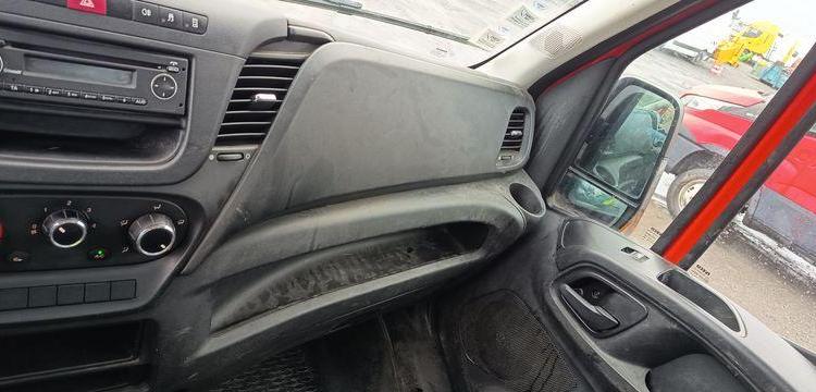 IVECO DAILY 35C13  BENNE AVEC COFFRE ACIER DIESEL – 179751 KMS – ANNEE 2016 ROUGE EG-549-AG