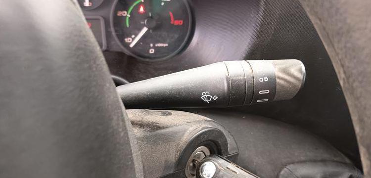 IVECO DAILY 35C13  BENNE AVEC COFFRE ACIER DIESEL – 179751 KMS – ANNEE 2016 ROUGE EG-549-AG