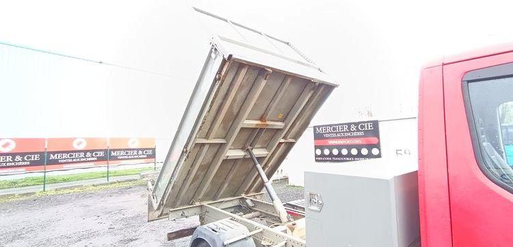 IVECO DAILY 35C13  BENNE AVEC COFFRE ACIER DIESEL – 179751 KMS – ANNEE 2016 ROUGE EG-549-AG