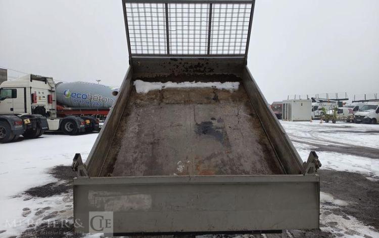 IVECO 35C13 BENNE SIMPLE CABINE COFFRE  EG-589-AH