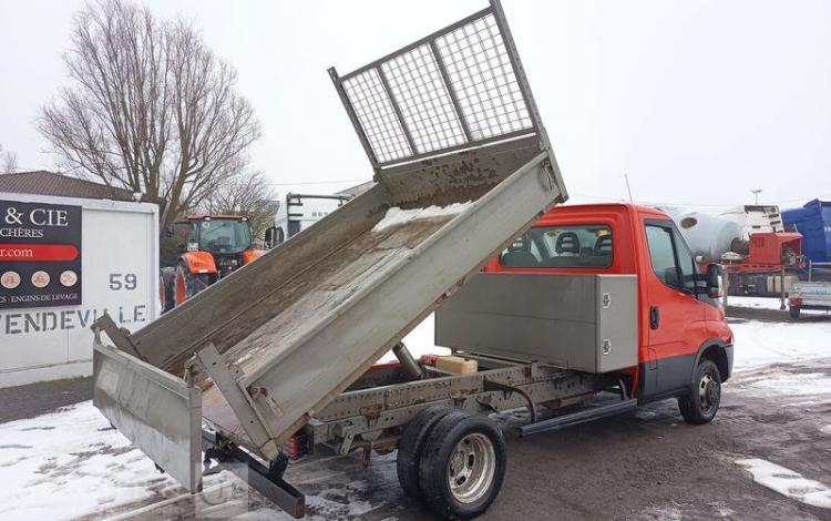 IVECO 35C13 BENNE SIMPLE CABINE COFFRE  EG-589-AH