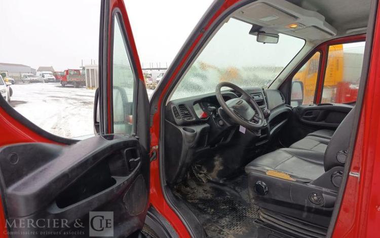 IVECO 35C13 BENNE SIMPLE CABINE COFFRE  EG-589-AH