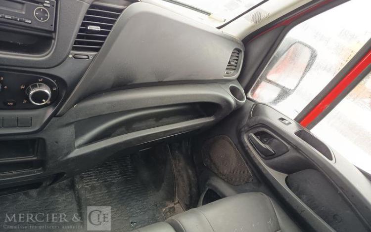 IVECO 35C13 BENNE SIMPLE CABINE COFFRE  EG-589-AH