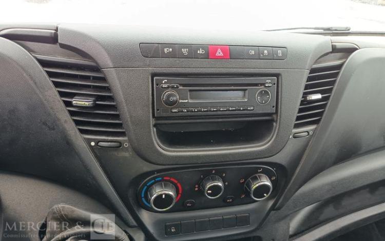 IVECO 35C13 BENNE SIMPLE CABINE COFFRE  EG-589-AH