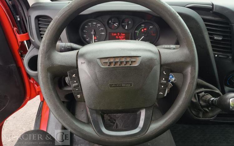 IVECO 35C13 BENNE SIMPLE CABINE COFFRE  EG-589-AH