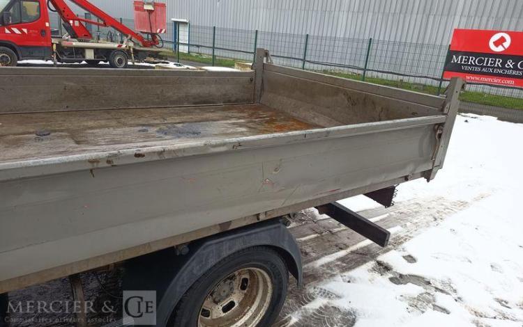 IVECO 35C13 BENNE SIMPLE CABINE COFFRE  EG-589-AH