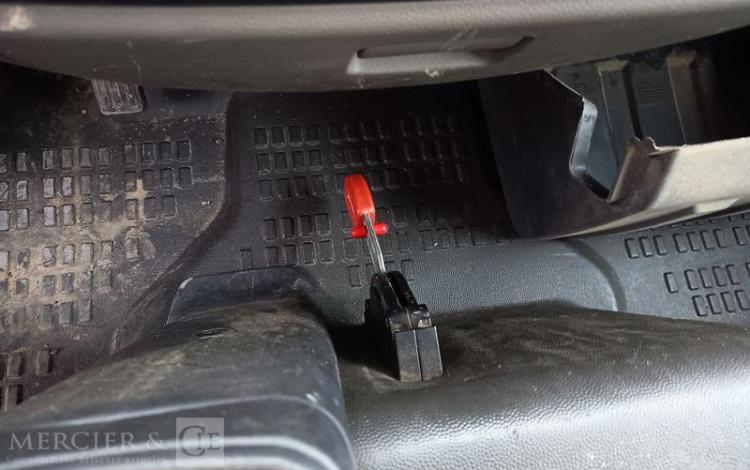 RENAULT MAXITY AVEC NACELLE KLUBB VT-60 NE -17 M – DIESEL – 1982 HEURES – ANNE 2016 BLANC EH-342-MX