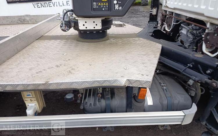 RENAULT MAXITY AVEC NACELLE KLUBB VT-60 NE -17 M – DIESEL – 1982 HEURES – ANNE 2016 BLANC EH-342-MX