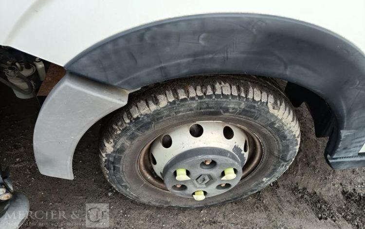 RENAULT MAXITY AVEC NACELLE KLUBB VT-60 NE -17 M – DIESEL – 1982 HEURES – ANNE 2016 BLANC EH-342-MX