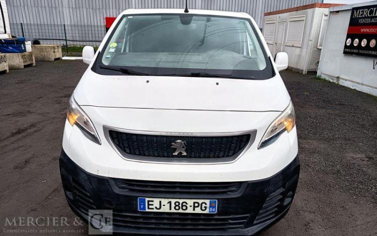 PEUGEOT EXPERT III VUL 2.0 BLUE HDi 16V FOURGON MOYEN S&S 122CV – DIESEL – ANNEE 2017 BLANC EJ-186-PG