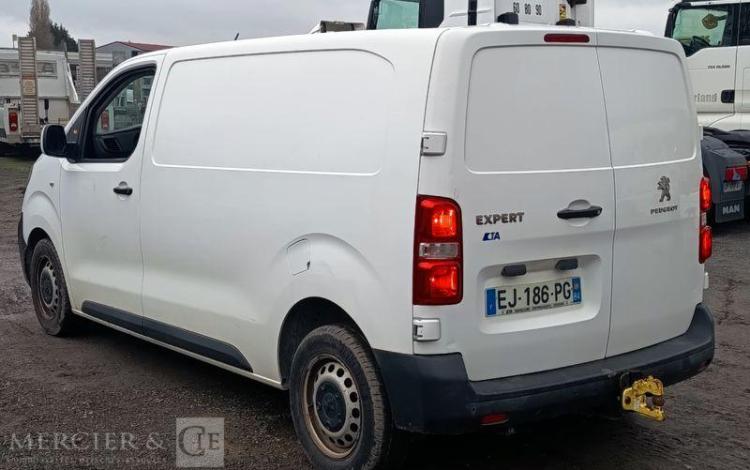 PEUGEOT EXPERT III VUL 2.0 BLUE HDi 16V FOURGON MOYEN S&S 122CV – DIESEL – ANNEE 2017 BLANC EJ-186-PG