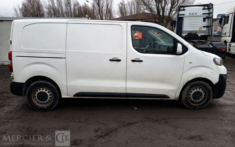 PEUGEOT EXPERT III VUL 2.0 BLUE HDi 16V FOURGON MOYEN S&S 122CV – DIESEL – ANNEE 2017 BLANC EJ-186-PG