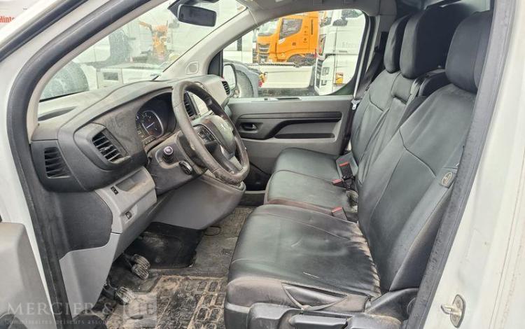 PEUGEOT EXPERT III VUL 2.0 BLUE HDi 16V FOURGON MOYEN S&S 122CV – DIESEL – ANNEE 2017 BLANC EJ-186-PG