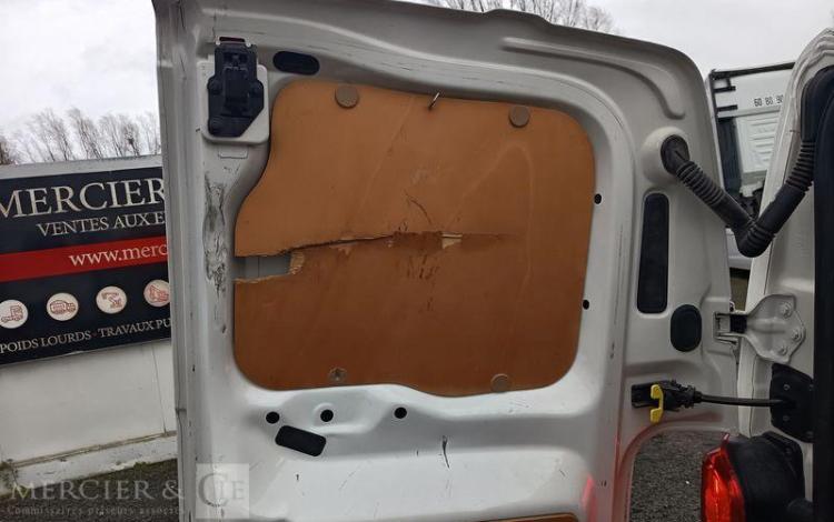 PEUGEOT EXPERT III VUL 2.0 BLUE HDi 16V FOURGON MOYEN S&S 122CV – DIESEL – ANNEE 2017 BLANC EJ-186-PG