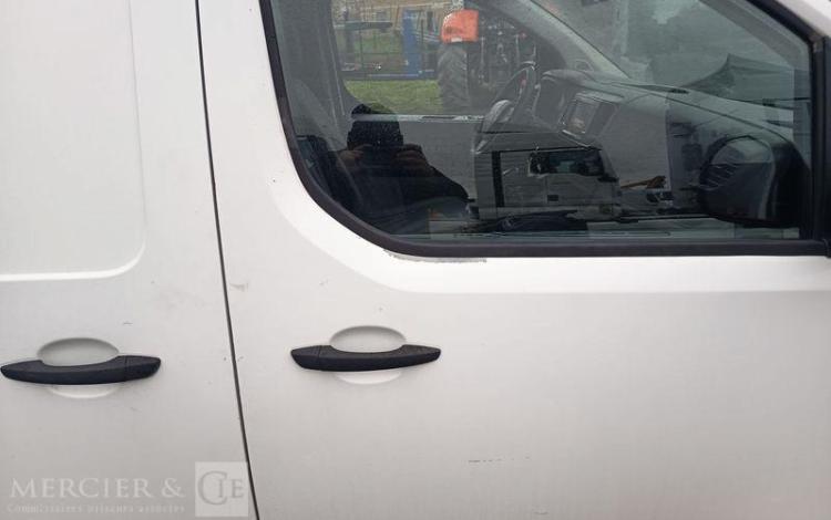 PEUGEOT EXPERT III VUL 2.0 BLUE HDi 16V FOURGON MOYEN S&S 122CV – DIESEL – ANNEE 2017 BLANC EJ-186-PG