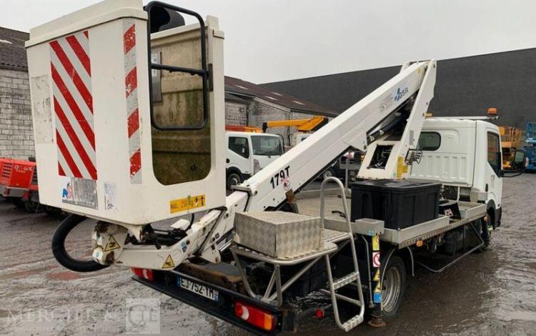 NISSAN CABSTAR AVEC NACELLE GSR E179T – 11 M – DIESEL 142419 KMS – ANNEE 2017  EJ-752-YM