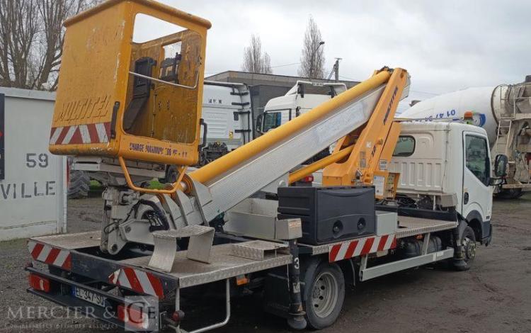 NISSAN CABSTAR NT400 AVEC NACELLE MULTITEL MT202 – 20 METRES – 2404 HEURES – ANNEE 2017 BLANC EL-347-SQ