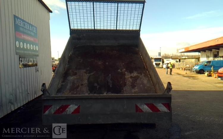 IVECO 35-120 BENNE SIMPLE CABINE COFFRE ROUGE EQ-468-HX