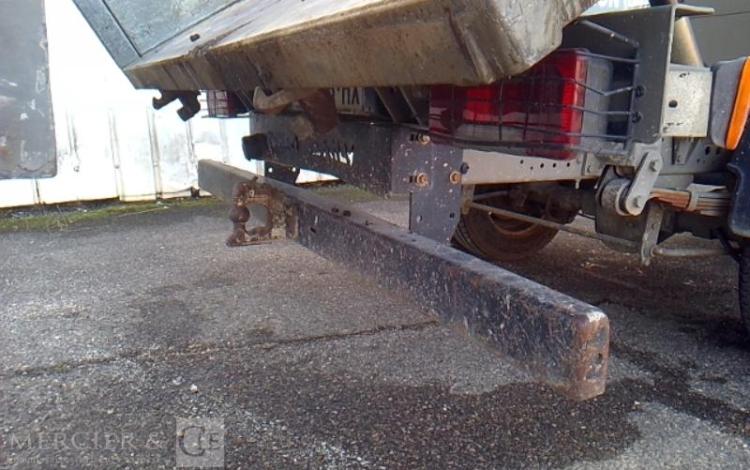 IVECO 35-120 BENNE SIMPLE CABINE COFFRE ROUGE EQ-468-HX