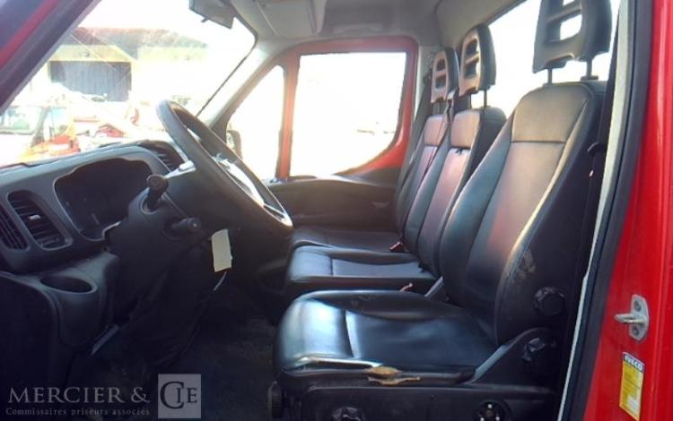 IVECO 35-120 BENNE SIMPLE CABINE COFFRE ROUGE EQ-468-HX