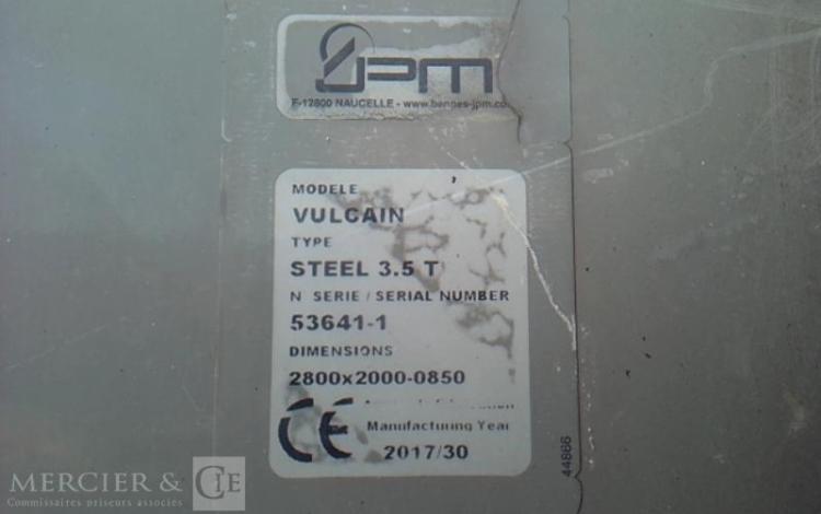 IVECO 35-120 BENNE SIMPLE CABINE COFFRE ROUGE EQ-468-HX